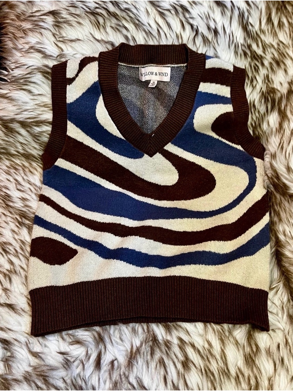 Willow & Wind Abstract V-Neck Sweater Vest in Brown & Blue Medium Like New